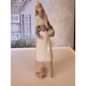 *Vintage* Lladro Figurine Girl With puppy & Bread Basket Excellent Condition!1